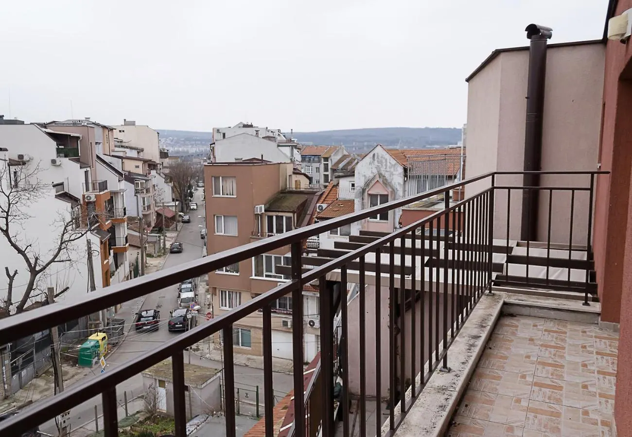 Modern 2-Level Apartment With Balcony In Varna By Flat Mаnager
